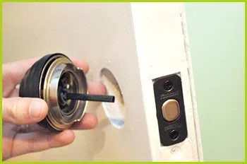 Expert Locksmith Services Forest Hills, NY 718-673-6786 - 12-changing-locks