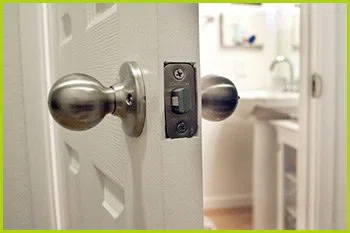 Expert Locksmith Services Forest Hills, NY 718-673-6786 - 14-unlock-door