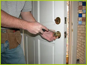 Expert Locksmith Services Forest Hills, NY 718-673-6786 - 9-locks-change